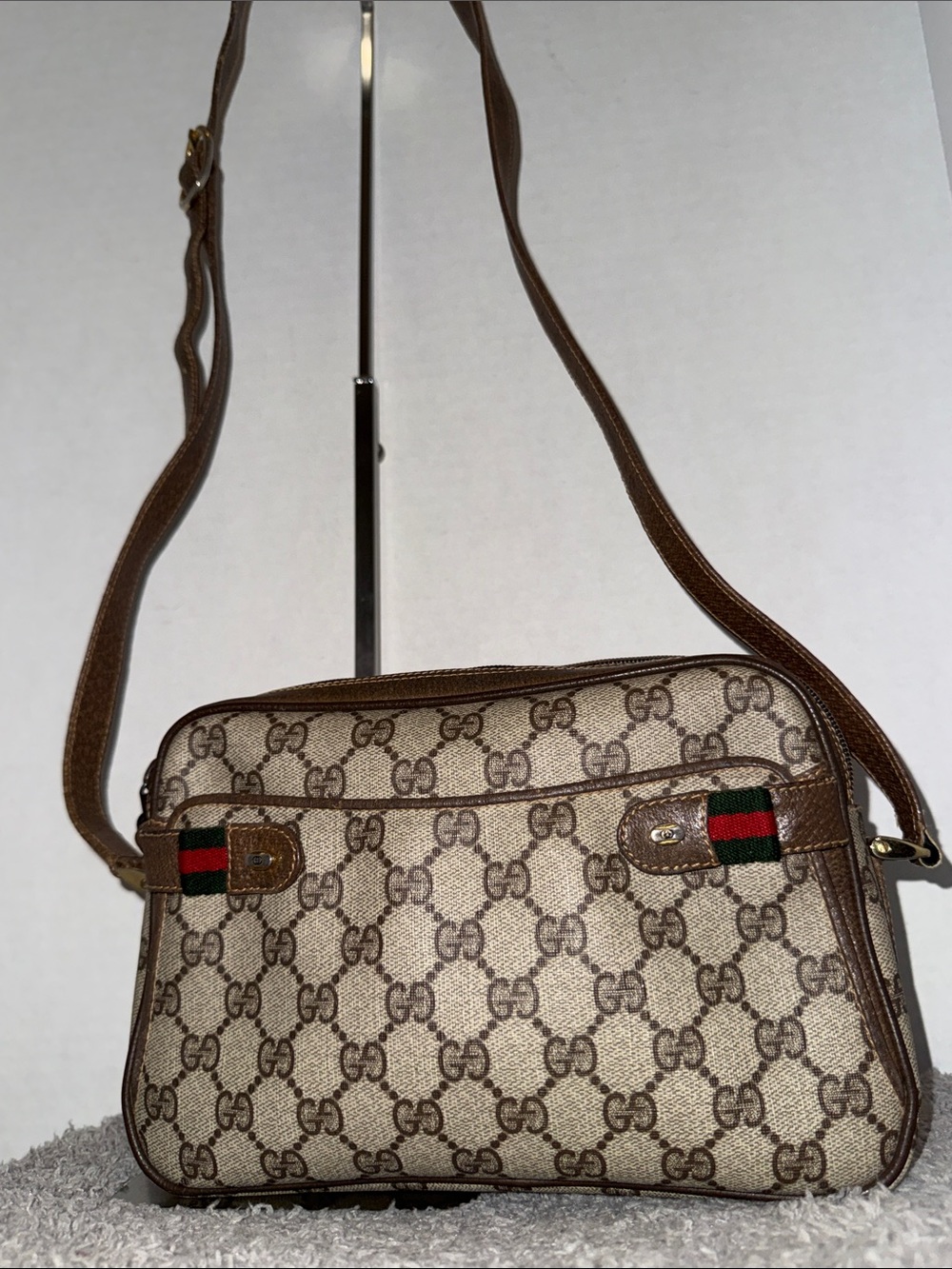 Vintage Gucci Beige/Brown GG Supreme Canvas Crossbody Bag with Green/Red Web